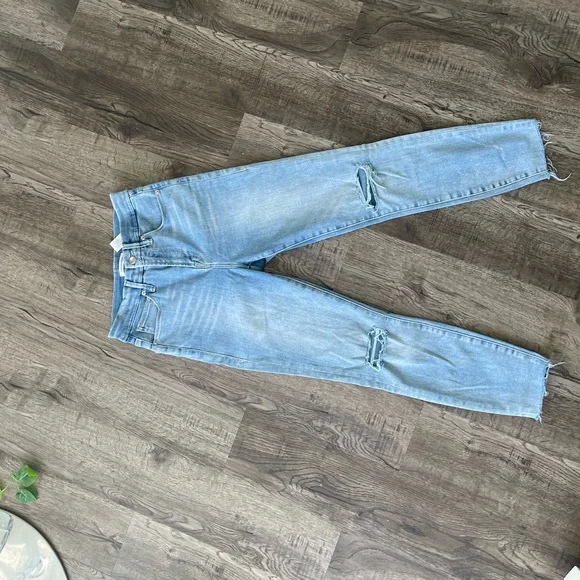 Good American High Waist Distressed Light Wash Jeans Crop Denim Size 26 2 - Picture 4 of 7